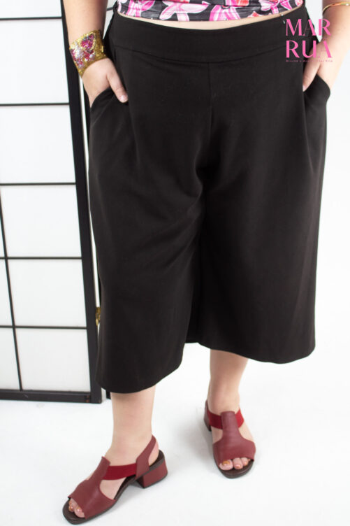 Calça Pantacourt Preta | XL