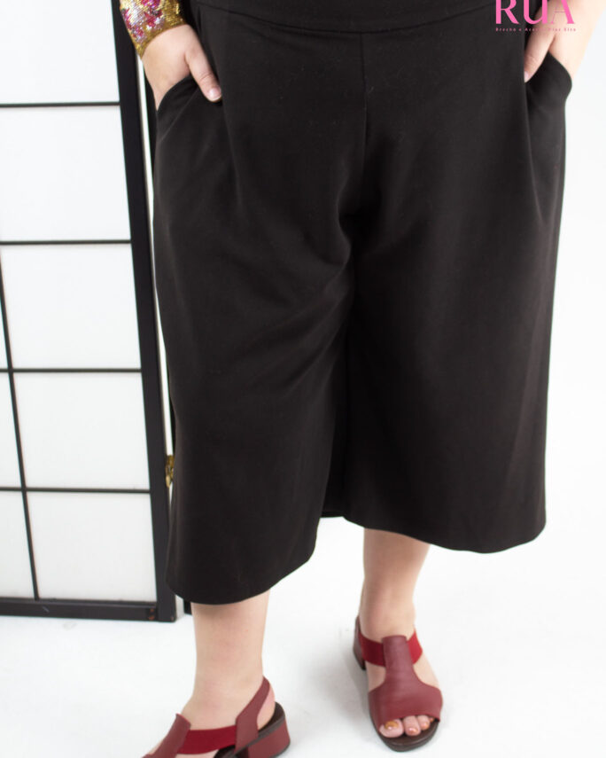 Calça Pantacourt Preta | XL